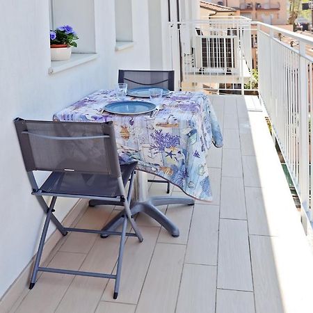 Casa Vacanze Aurora Centro Римини Екстериор снимка