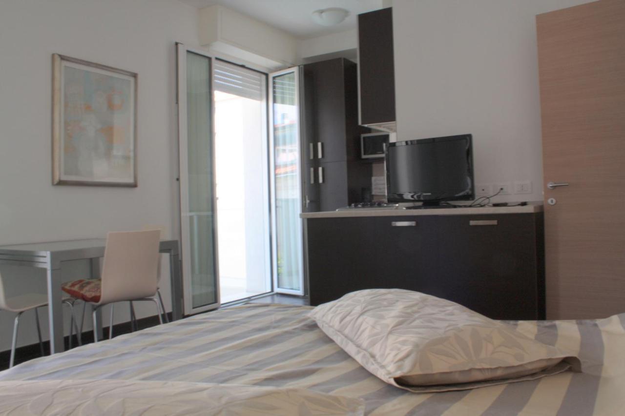 Casa Vacanze Aurora Centro Римини Екстериор снимка