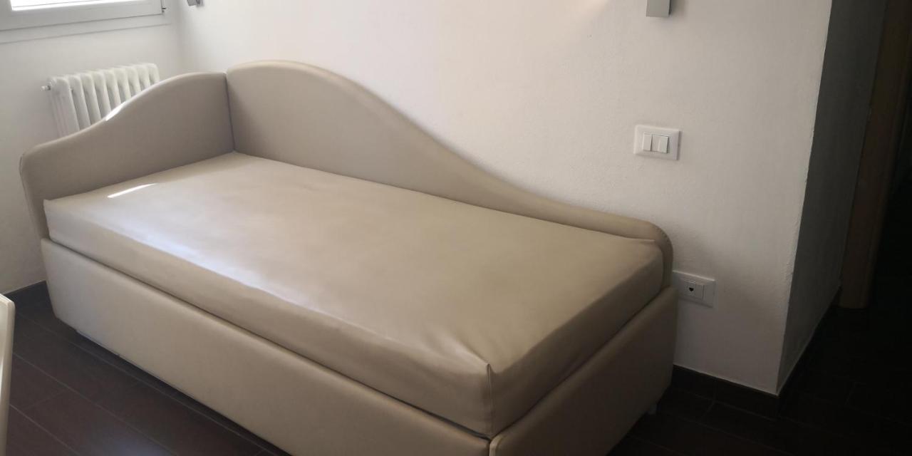 Casa Vacanze Aurora Centro Римини Екстериор снимка