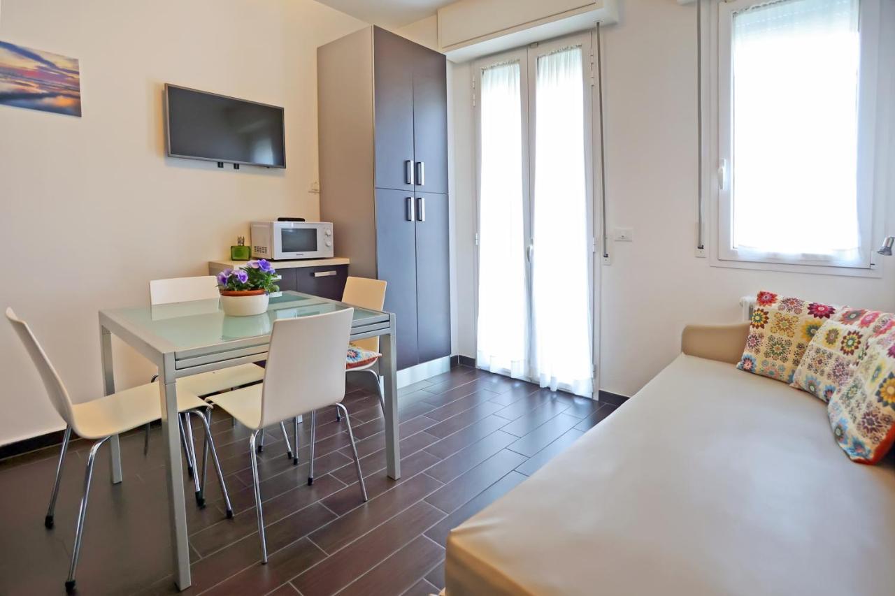 Casa Vacanze Aurora Centro Римини Екстериор снимка